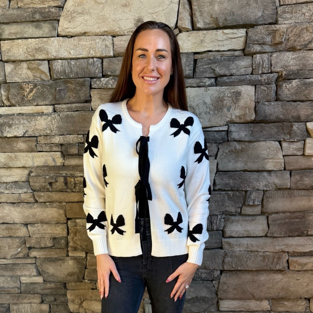 Women's White and Black Bow Tie Sweater